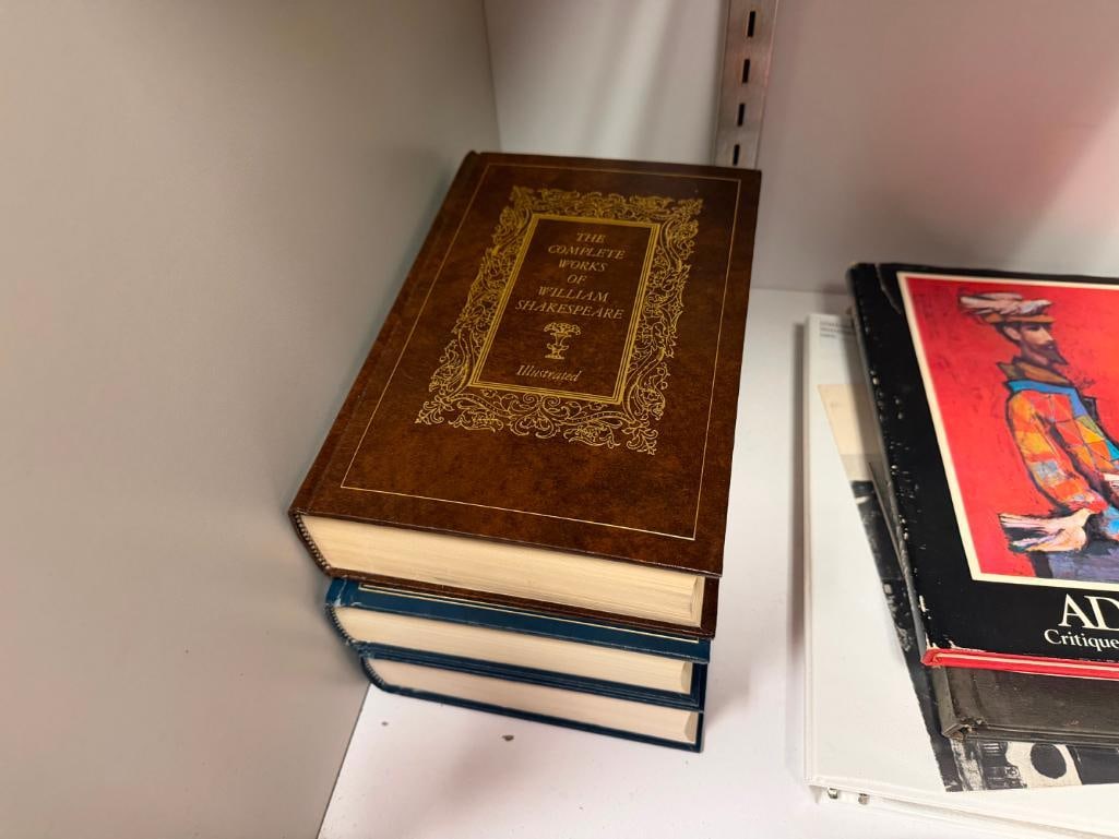 THREE COLLECTIBLE HARDCOVER BOOKS PUBLISHED BY AVENAL BOOKS INCLUDING WILLIAM SHAKESPEARE - 2