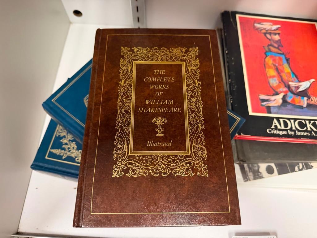 THREE COLLECTIBLE HARDCOVER BOOKS PUBLISHED BY AVENAL BOOKS INCLUDING WILLIAM SHAKESPEARE - 4