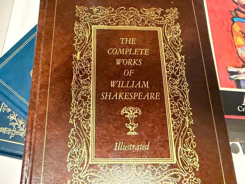 THREE COLLECTIBLE HARDCOVER BOOKS PUBLISHED BY AVENAL BOOKS INCLUDING WILLIAM SHAKESPEARE - 5
