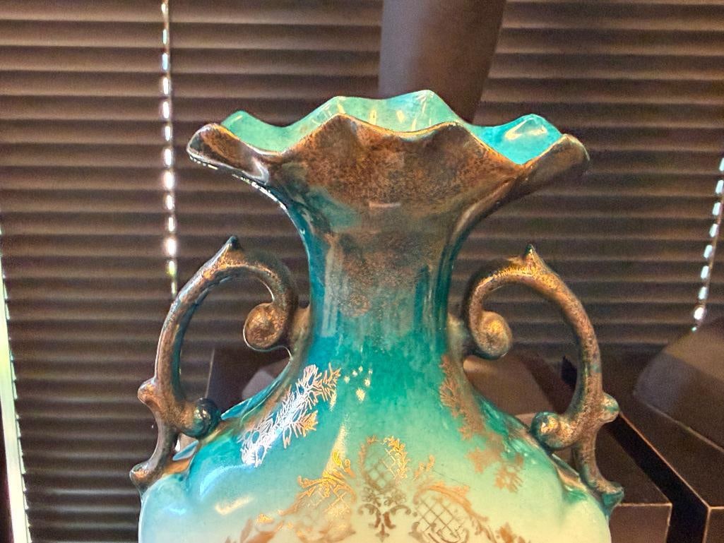 ANTIQUE VICTORIA CARLSBAD AUSTRIA PORCELAIN HAND PAINTED VASE WITH GILT ACCENTS - 5