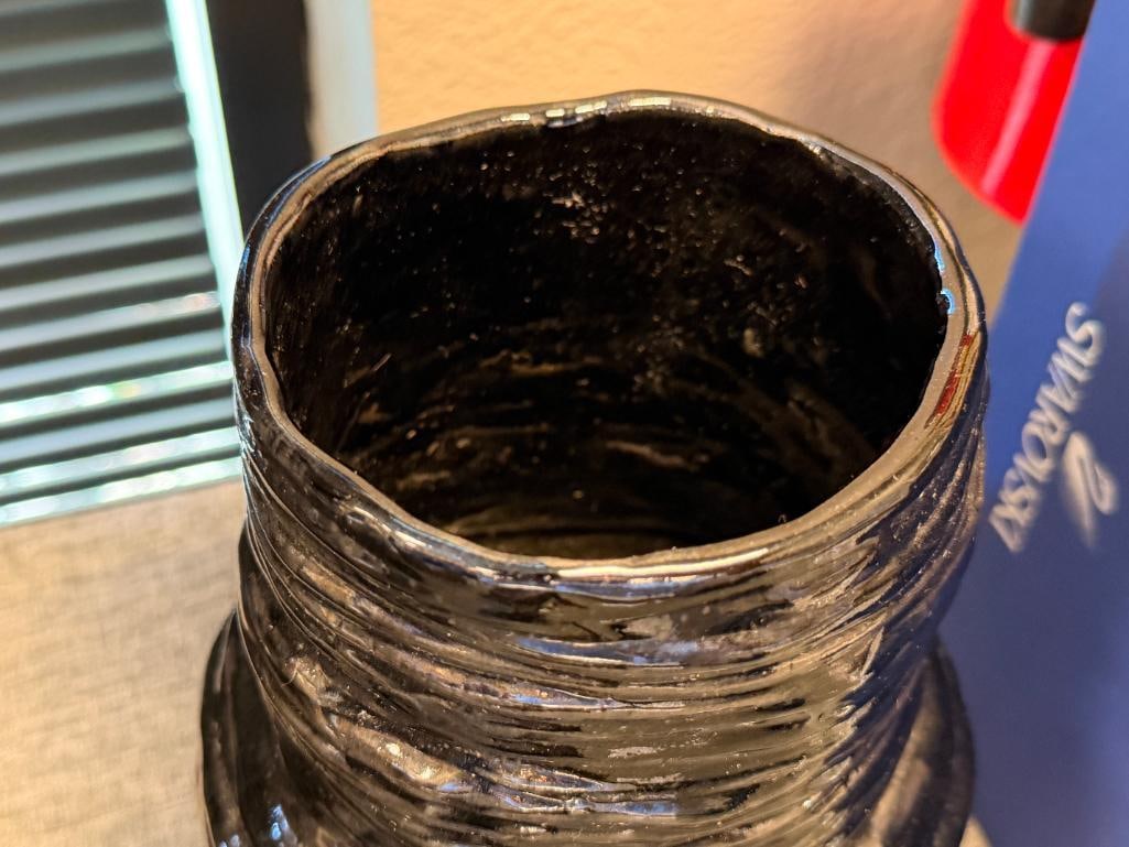 STUDIO ART POTTERY HAND TURNED VASE RIBBED DESIGN IN BLACK GLAZE SIGNED B. ENRIGHT - 3