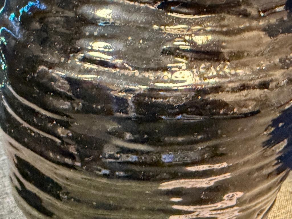 STUDIO ART POTTERY HAND TURNED VASE RIBBED DESIGN IN BLACK GLAZE SIGNED B. ENRIGHT - 4
