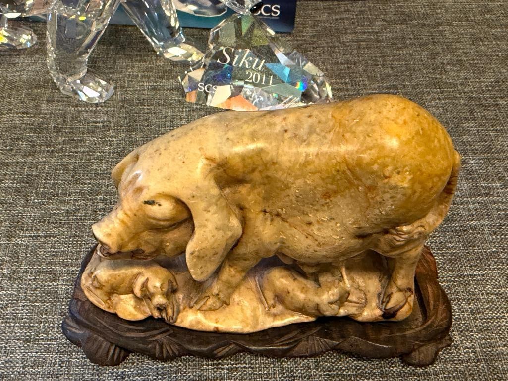 VINTAGE CHINESE CARVED HARDSTONE FIGURE OF A PIG WITH PIGLETS - 2