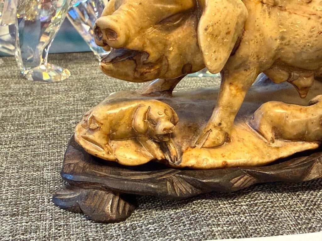 VINTAGE CHINESE CARVED HARDSTONE FIGURE OF A PIG WITH PIGLETS - 4
