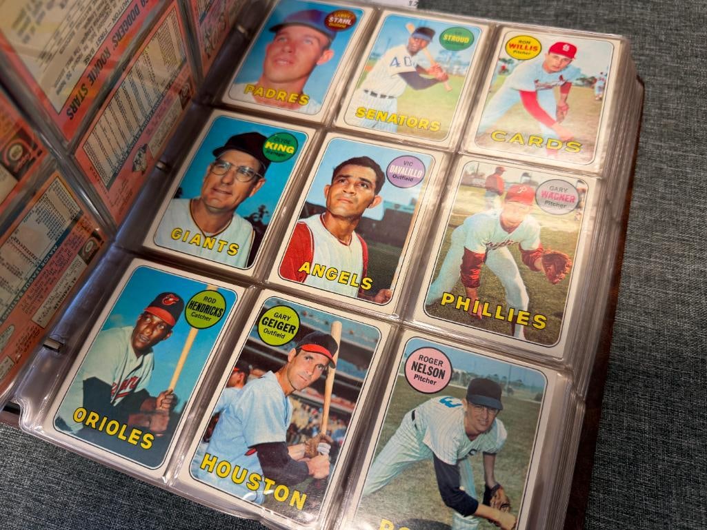 1969 TOPPS BASEBALL SET WITH HALL OF FAMERS AND STAR CARDS NEAR COMPLETE - 10