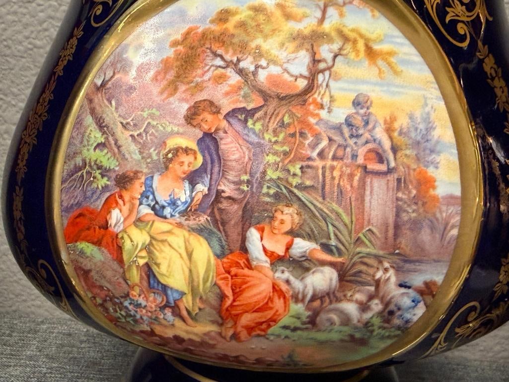 KERAMOS CAPODIMONTE ITALIAN PORCELAIN VASES IN COBALT WITH GILT ACCENTS AND ROAMNTIC SCENES - 3