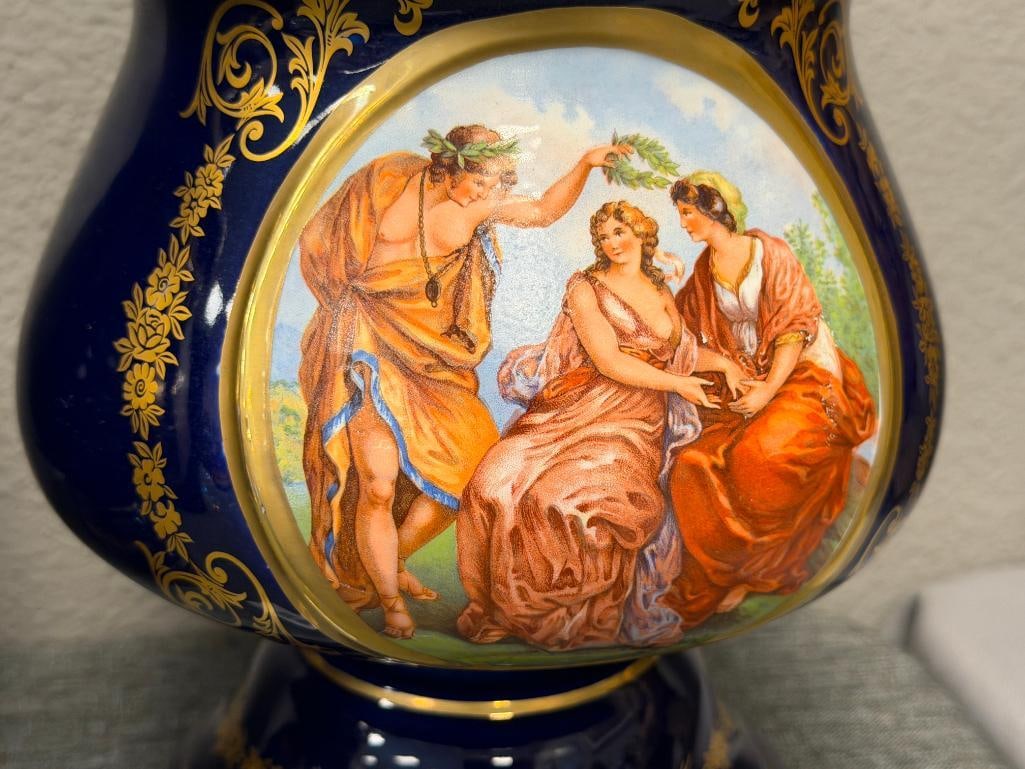 KERAMOS CAPODIMONTE ITALIAN PORCELAIN VASES IN COBALT WITH GILT ACCENTS AND ROAMNTIC SCENES - 5