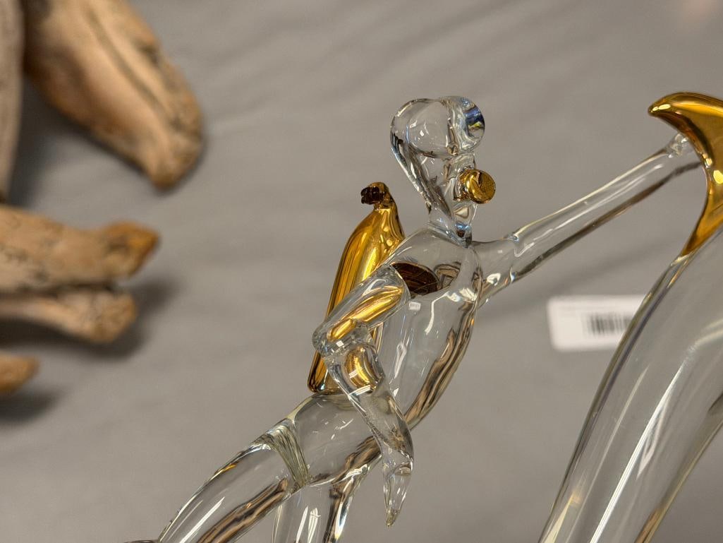 GLASS BARON HAND CRAFTED GLASS SCULPTURE DECORATED IN 22K GOLD AND MOUNTED ON BURL WOOD BASE - 6