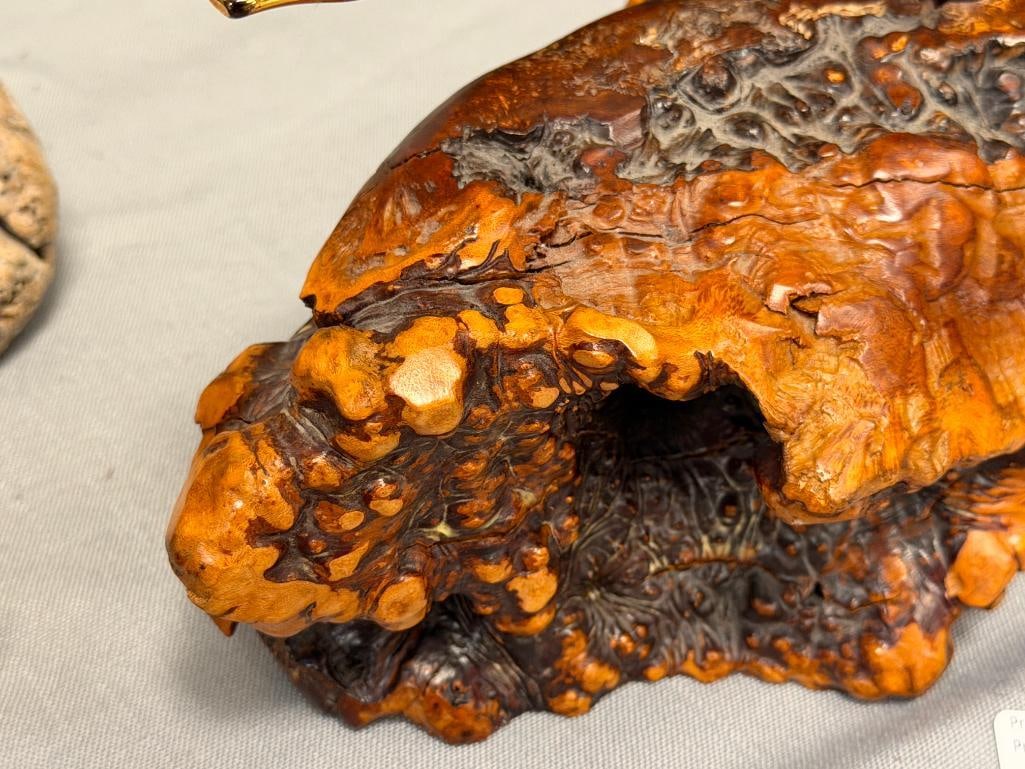 GLASS BARON HAND CRAFTED GLASS SCULPTURE DECORATED IN 22K GOLD AND MOUNTED ON BURL WOOD BASE - 8