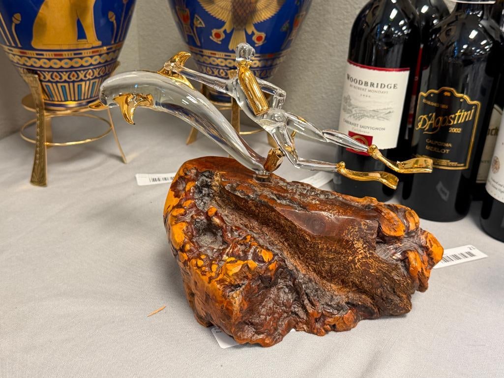 GLASS BARON HAND CRAFTED GLASS SCULPTURE DECORATED IN 22K GOLD AND MOUNTED ON BURL WOOD BASE - 9