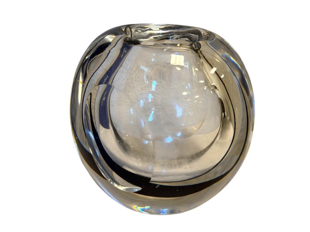 KOSTA BODA SWEDISH HAND CRAFTED ART GLASS MODERNIST VASE WITH BLACK AMETHYST SWIRL (1 of 7)