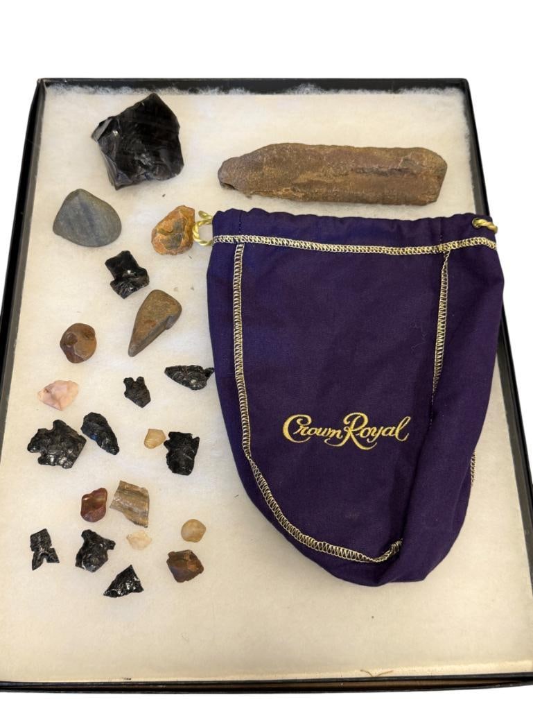 PRIMITIVE NATIVE AMERICAN KNAPPED ARROWHEAD PIECES, LARGE OBSIDIAN PIECE, TOOLS, ETC. (1 of 9)