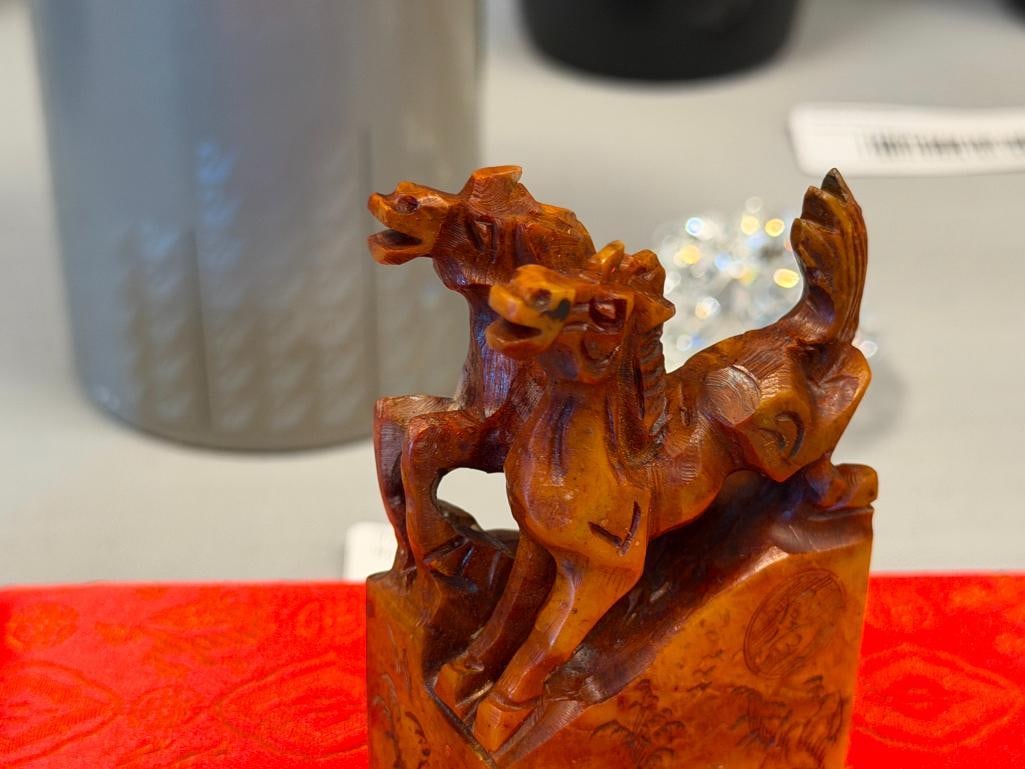CHINESE ROSE MEDALLION HAND PAINTED PORCELAIN JAR AND CARVED STONE TANG HORSES CHOP SEAL - 3