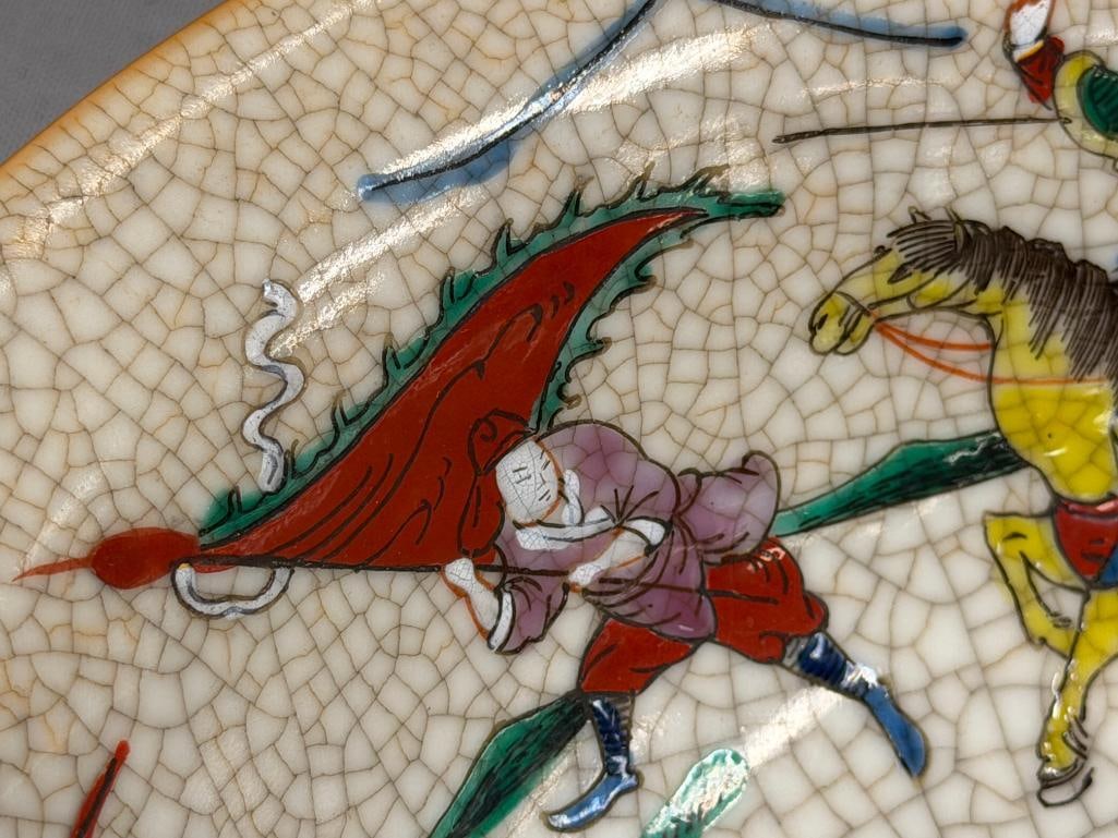 LARGE EARLY 20TH CENTURY CHINESE HAND PAINTED WARRIOR BOWL OATMEAL CRACKLE GLAZE - 5