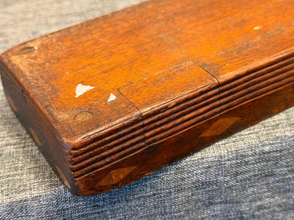 19TH CENTURY HAND CRAFTED OAK CRIBBAGE BOARD WITH DIAMOND DESIGN INLAY - 5