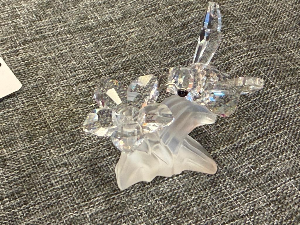 SWAROVSKI CRYSTAL BUMBLEE ON FLOWER FIGURINE NO. 166185 AMONG FLOWERS AND FOLIAGE RETIRED - 3