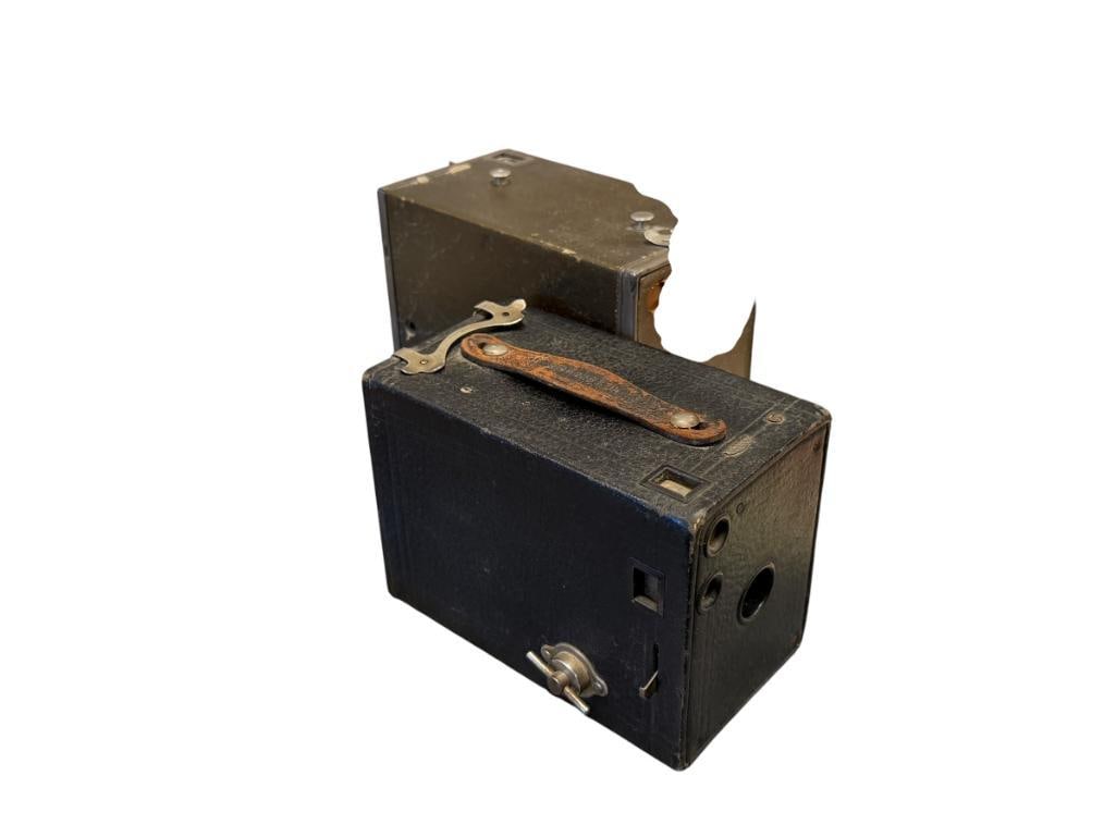 ANTIQUE EASTMAN KODAK BROWNIE NO. 2A MODEL C AND BROWNIE NO. 2 BOX CAMERAS (1 of 9)