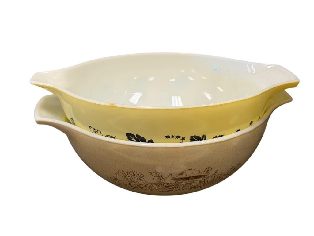 VINTAGE PYREX LARGE MIXING BOWLS GOOSE BERRY AND FANCIES MUSHROOM GARDEN PATTERN (1 of 7)