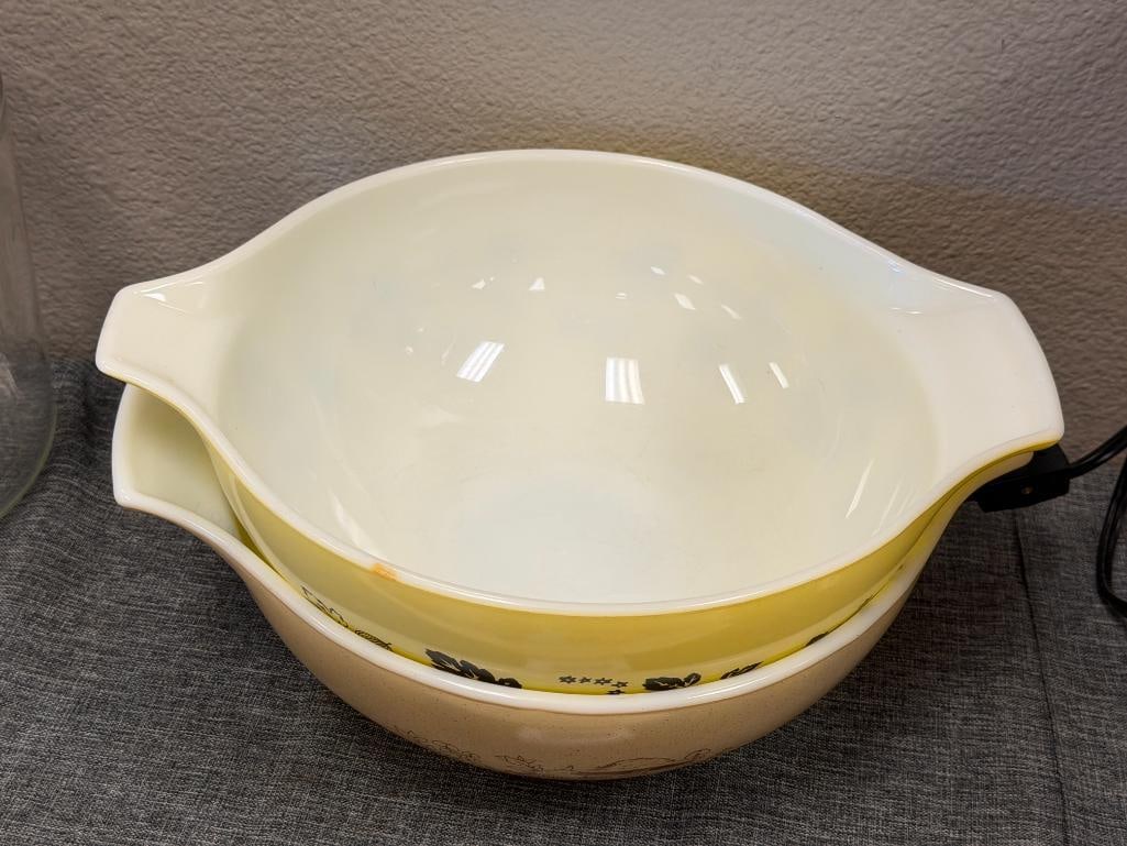 VINTAGE PYREX LARGE MIXING BOWLS GOOSE BERRY AND FANCIES MUSHROOM GARDEN PATTERN - 2