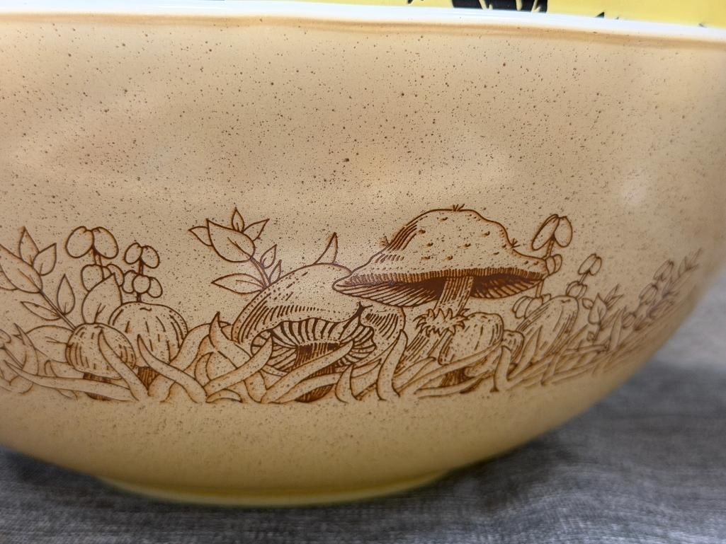 VINTAGE PYREX LARGE MIXING BOWLS GOOSE BERRY AND FANCIES MUSHROOM GARDEN PATTERN - 3