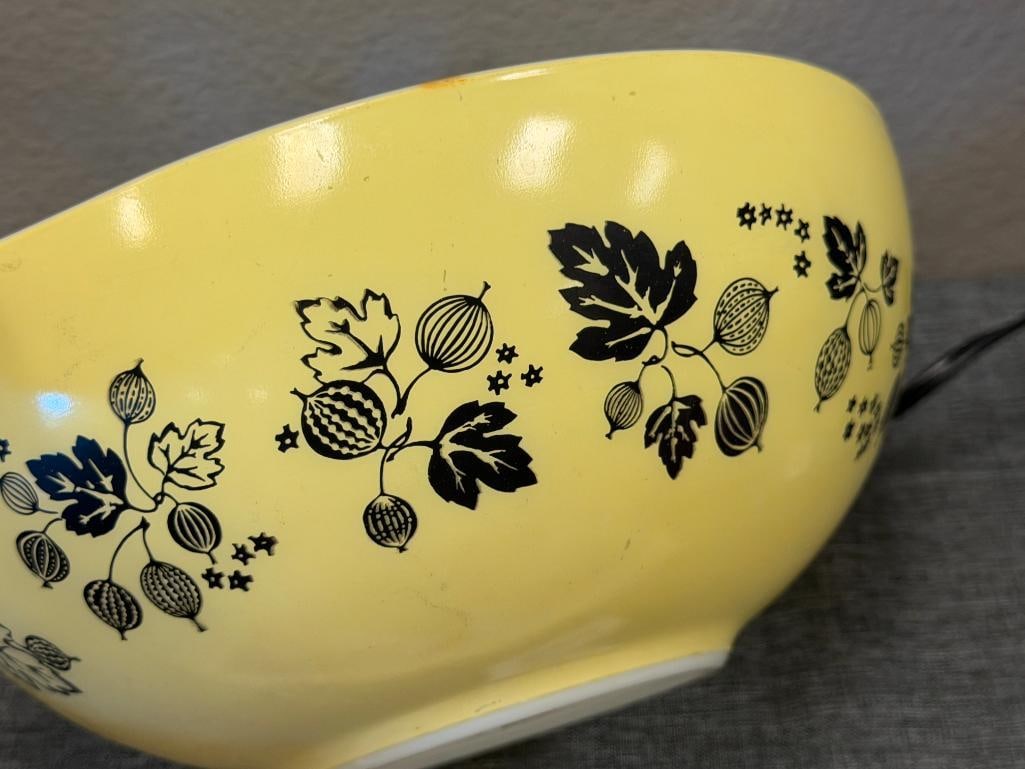VINTAGE PYREX LARGE MIXING BOWLS GOOSE BERRY AND FANCIES MUSHROOM GARDEN PATTERN - 5