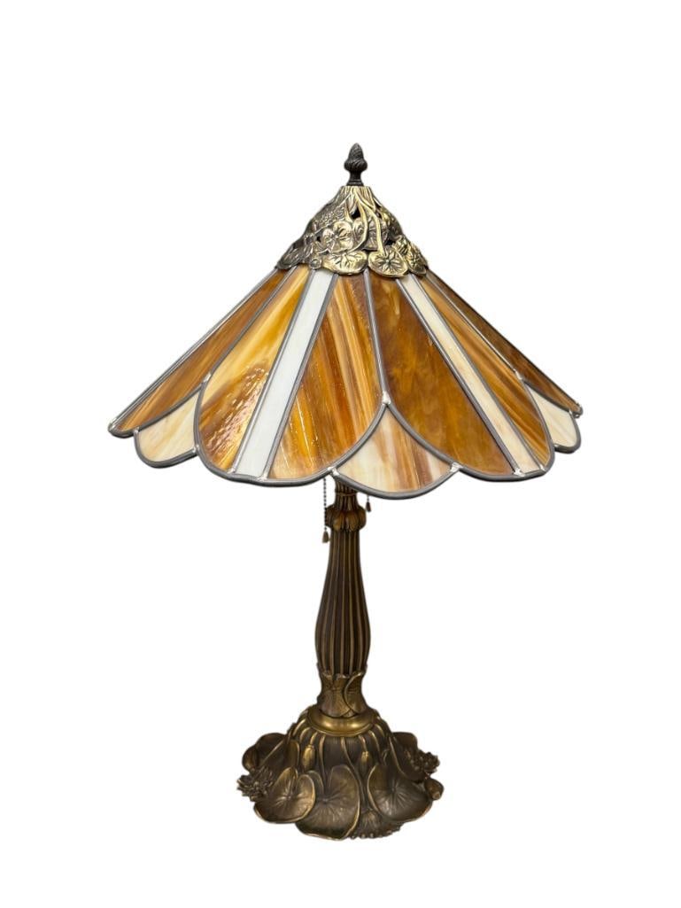 ART NOUVEAU STYLED BRONZE TONED LILY PAD TABEL LAMP WITH AMBER SLAG GLASS SHADE (1 of 10)
