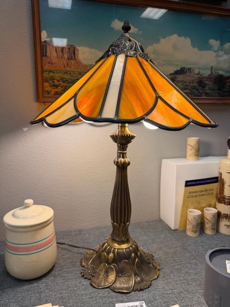 ART NOUVEAU STYLED BRONZE TONED LILY PAD TABLE LAMP WITH AMBER SLAG GLASS SHADE - 7
