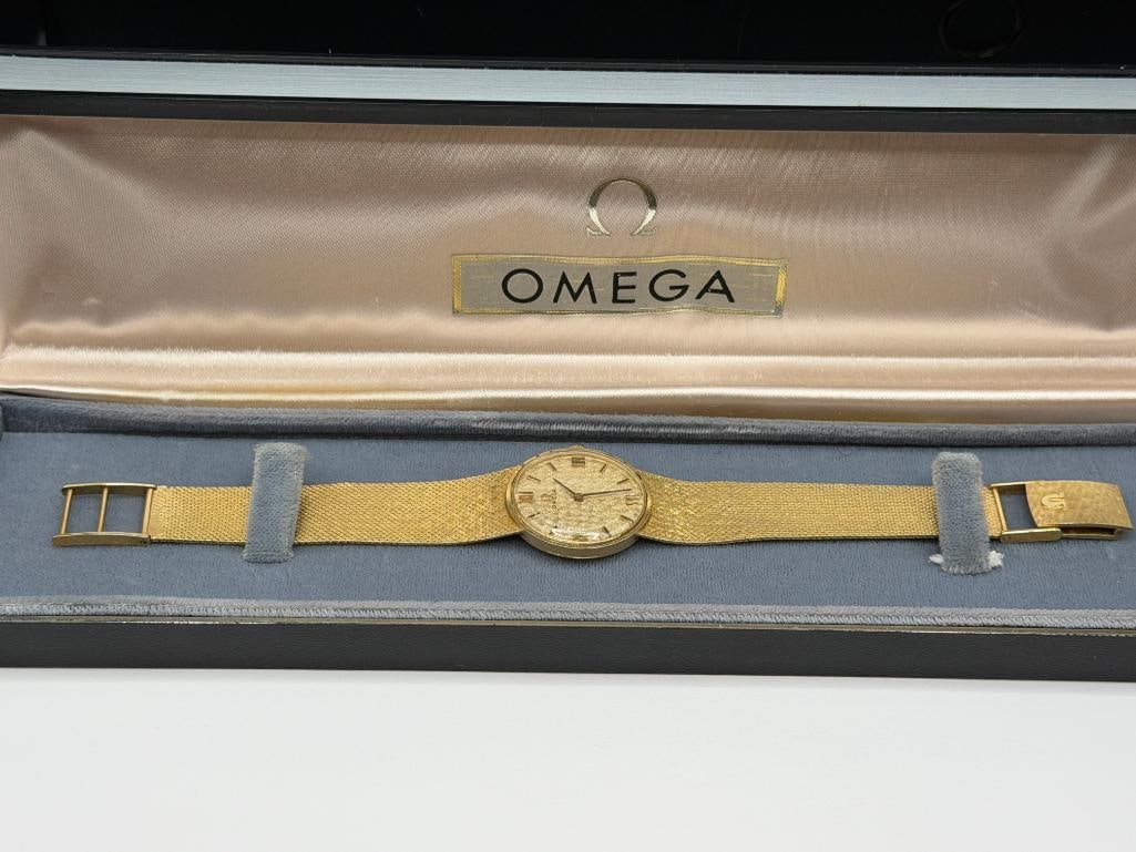 VINTAGE 14K YELLOW GOLD CASE AND BAND 1960'S-70'S OMEGA 620 17 JEWEL SUPERFLAT MOVEMENT WRISTWATCH - 2