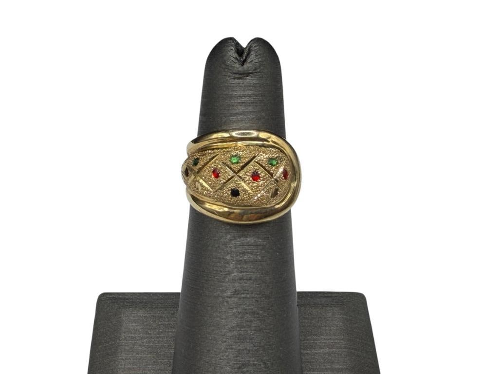 14K YELLOW GOLD DOME FASHION RING FEATURING STIPPLED TEXTURE AND COLORED ENAMELED ACCENTS: DESIGNER HALLMARKED, FEATURING RED, BLUE, AND GREEN ENAMELS SIZE 4 1/4, 9/16" FRONT, 3.49 GRAMS