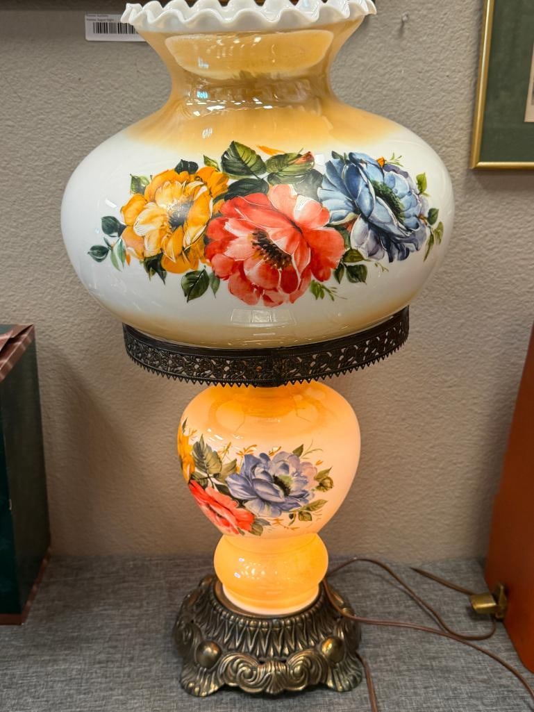 VINTAGE GONE WITH THE WIND PARLOR TABLE LAMP WITH TRANSFER DECORATED LUSTER GLASS SHADE AND FONT - 11