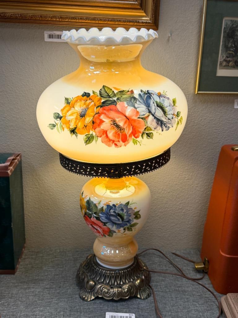 VINTAGE GONE WITH THE WIND PARLOR TABLE LAMP WITH TRANSFER DECORATED LUSTER GLASS SHADE AND FONT - 12
