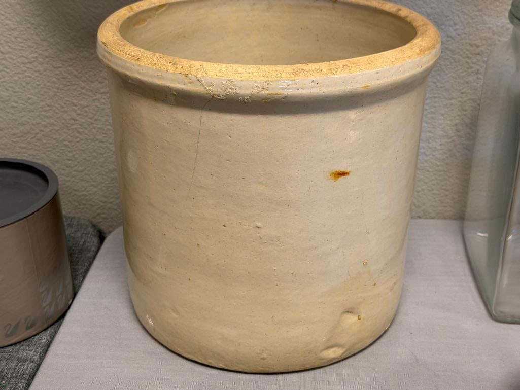 VINTAGE STONEWARE POTTERY CROCK 2 GALLON CAPACITY - 3