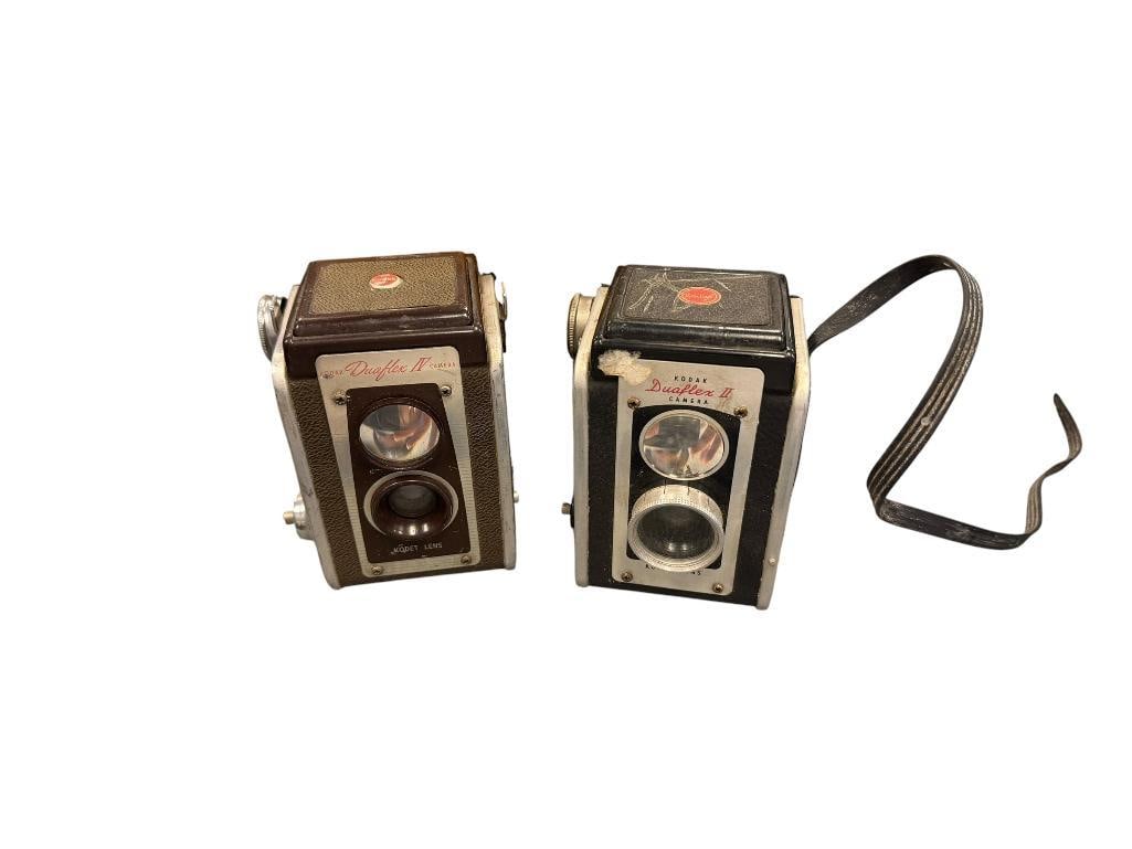 MID-CENTURY KODAK DURAFLEX II AND IV TWIN LENS TLR STYLE CAMERAS CIRCA 1950'S - 1960'S (1 of 20)