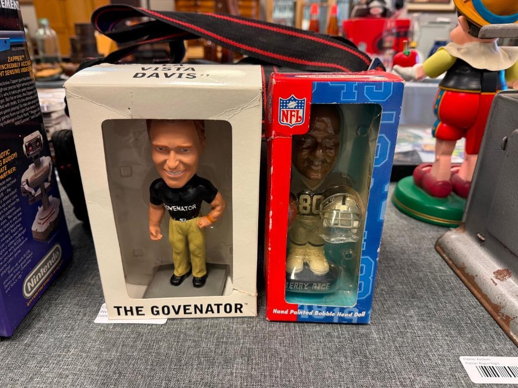 THE GOVENATOR HASTA LA VISTA DAVIS AND JERRY RICE BOBBLE HEAD DOLLS - 2