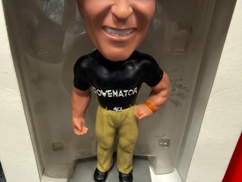THE GOVENATOR HASTA LA VISTA DAVIS AND JERRY RICE BOBBLE HEAD DOLLS - 4