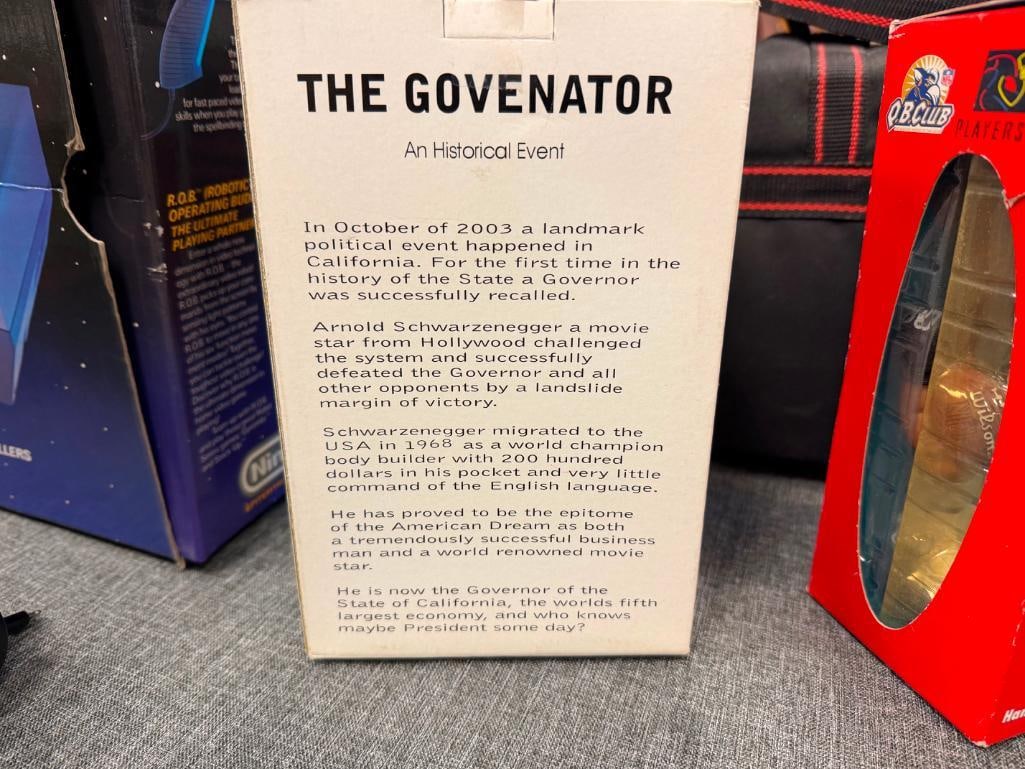 THE GOVENATOR HASTA LA VISTA DAVIS AND JERRY RICE BOBBLE HEAD DOLLS - 7