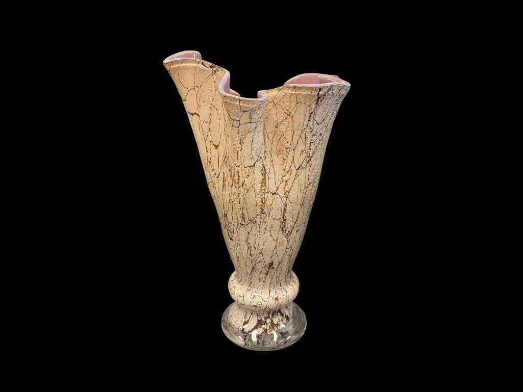 TALL HAND BLOWN ART GLASS RUFFLED RIM VASE CRACKLED DESIGN: LAVENDER INTERIOR WITH BROWN CRACKLED EXTERIOR, ROUND CLEAR BASE, NO CHIPS OR CRACKS 15 1/2" H