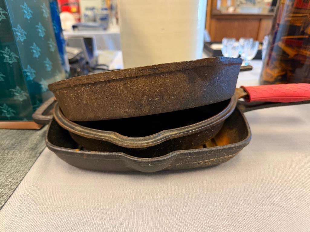 VINTAGE GRISWOLD 699 CAST IRON SKILLET PLUS THREE ADDITIONAL CAST IRON SKILETS - 11