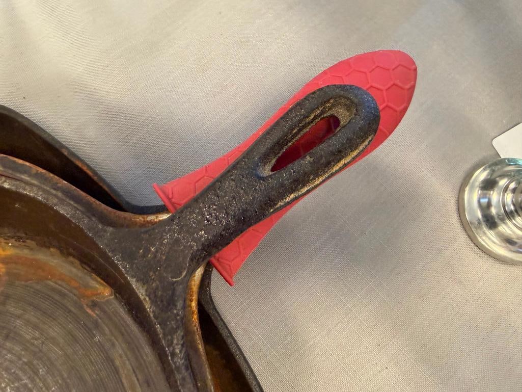 VINTAGE GRISWOLD 699 CAST IRON SKILLET PLUS THREE ADDITIONAL CAST IRON SKILETS - 9
