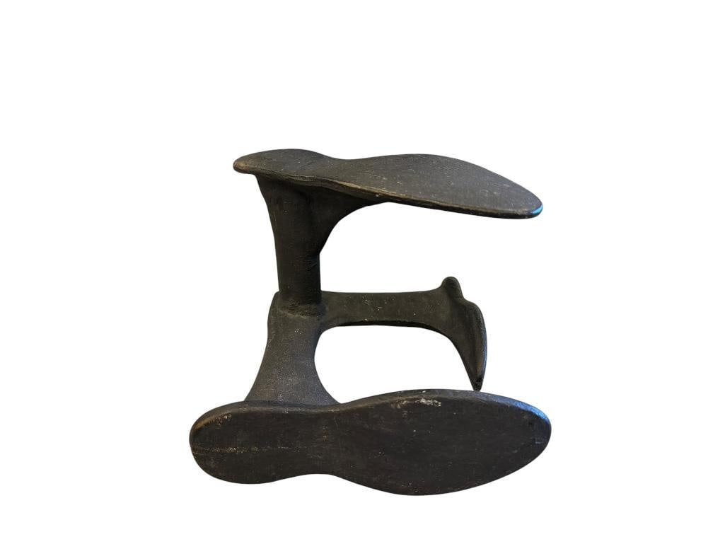 DECORATIVE CAST IRON COBBLERS SHOW FORM DOOR STOP (1 of 6)