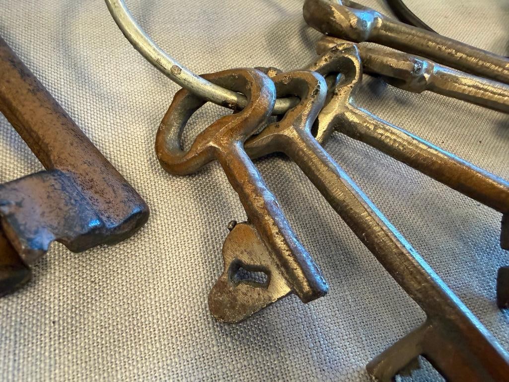 DECORATIVE IRON AND CAST IRON SKELETON KEYS ON KEY RINGS - 9