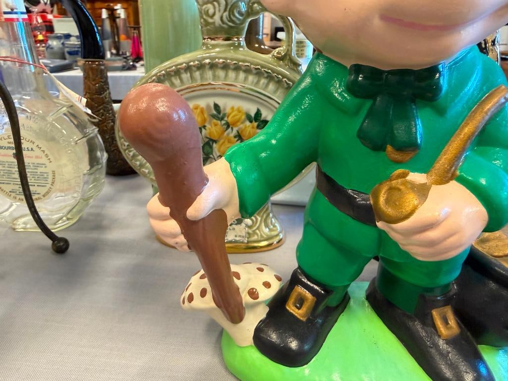 PAINTED CERAMIC LEPRECHAUN FIGURINE - 8