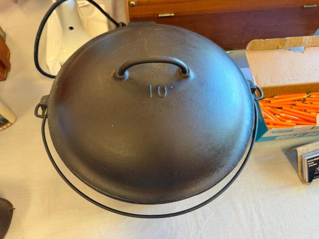 LARGE VINTAGE CAST IRON DUTCH OVEN NO. 10 - 4