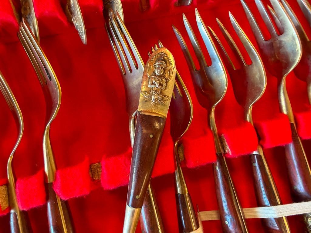 THAI SIAM BRONZE AND TEAK FLATWARE SET 12 PIECE SETTING FOR 12 WITH SERVING UTENSILS J.Q. HALLMARK - 15