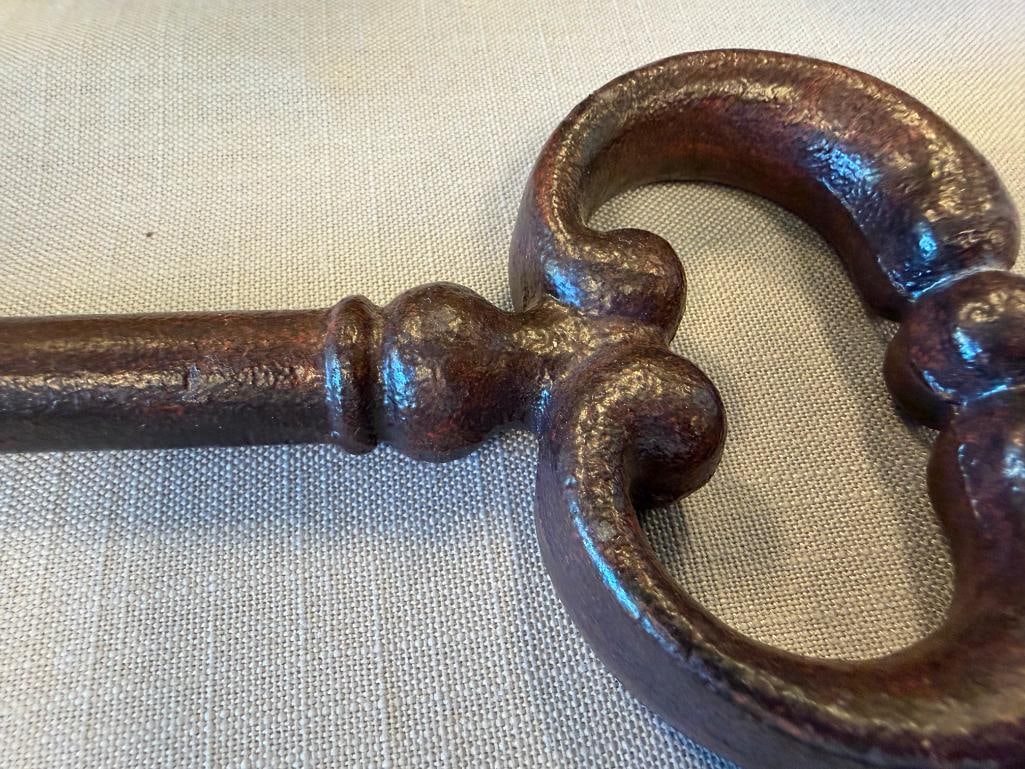THREE DECORATIVE BRONZE TONED CAST IRON SKELETON KEYS - 10