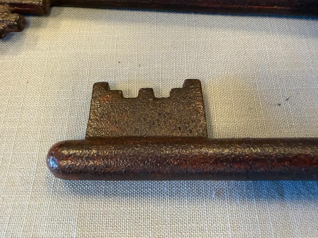 THREE DECORATIVE BRONZE TONED CAST IRON SKELETON KEYS - 8