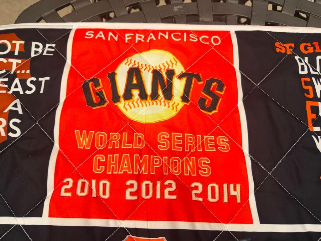 ASSORTED SAN FRANCISO GIANTS MLB BASEBALL MEMORABILIA AND BOOKS - 14
