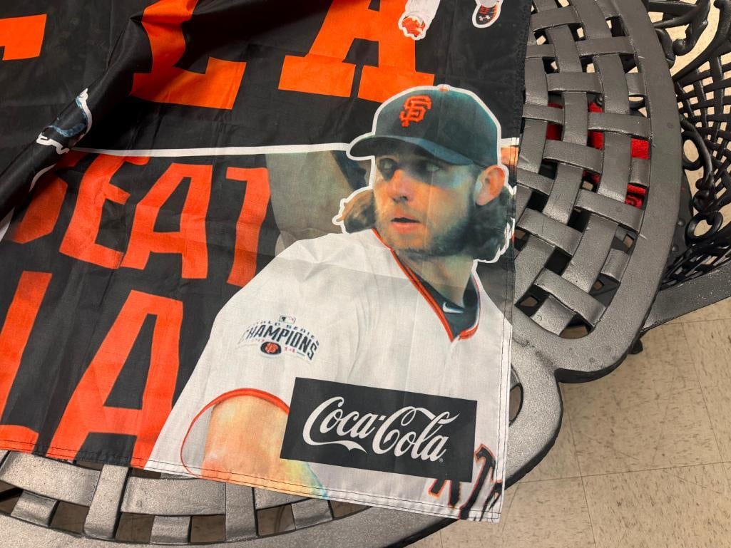 ASSORTED SAN FRANCISO GIANTS MLB BASEBALL MEMORABILIA AND BOOKS - 7