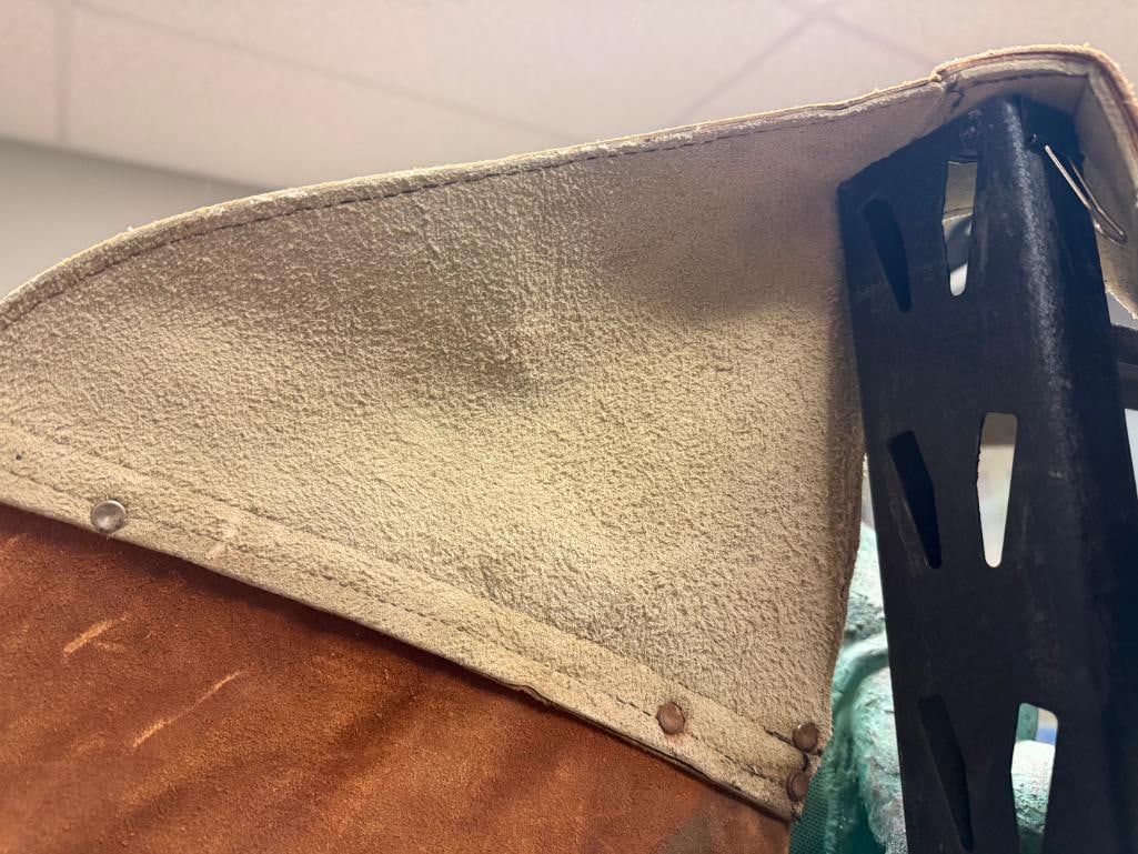 VINTAGE PAIR OF LEATHER SADDLEBAGS - 7