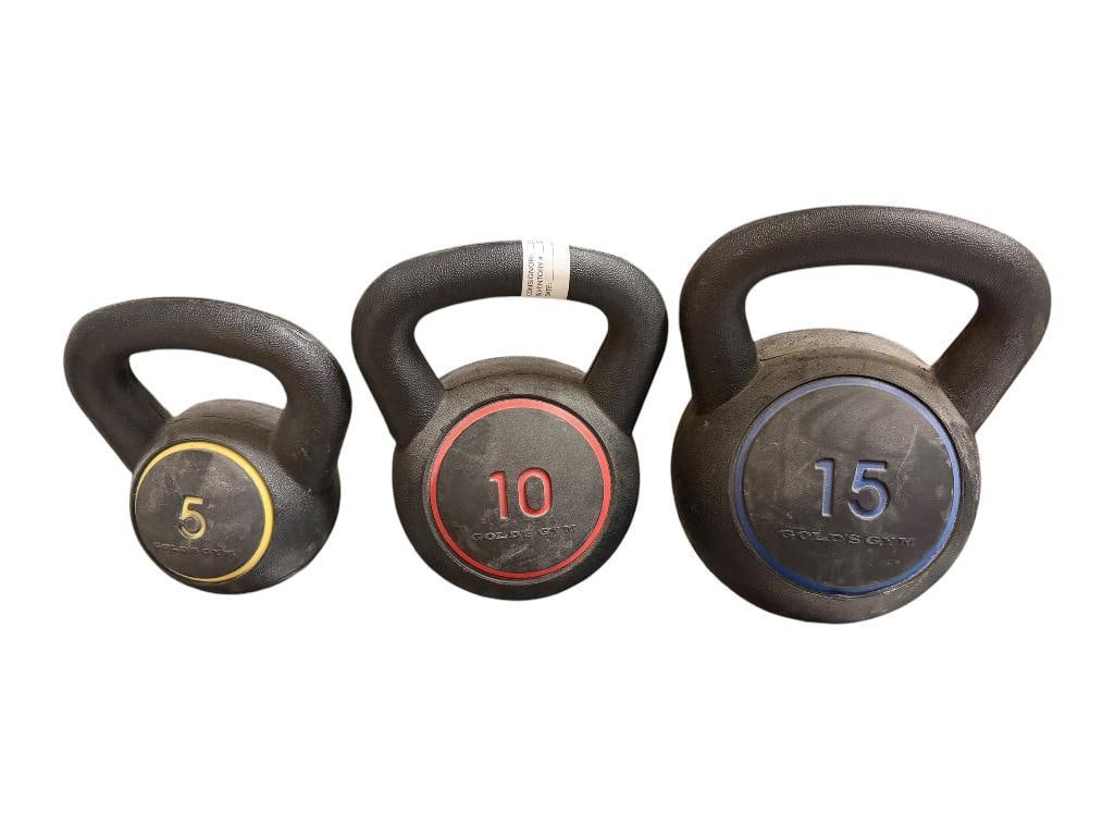 SET OF THREE GOLD'S GYM PLASTIC KETTLEBELLS INCLUDNG 5LB, 10LB, AND 15LB KETLEBELLS: 5LB, 10LB, AND 15LB